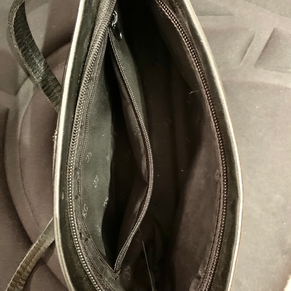 Kenneth Cole black leather handbag - Picture 5 of 5